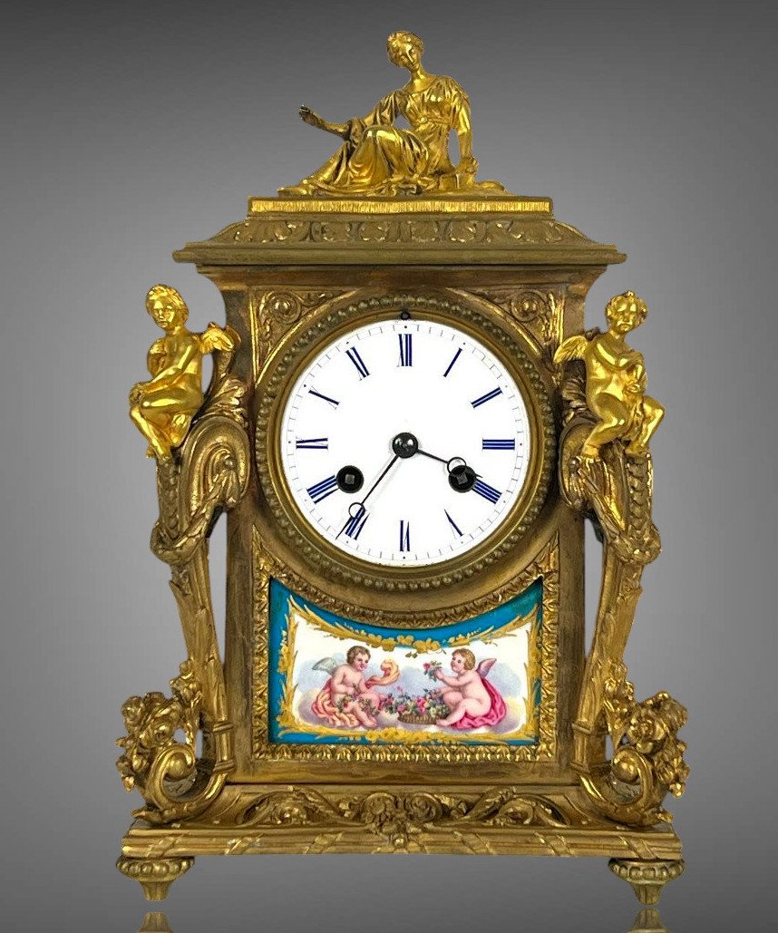 PENDULE DU XIXe EN BRONZE DORÉ ET PORCELAINE DE SÈVRES A DÉCOR DE PERSONNAGES-photo-6