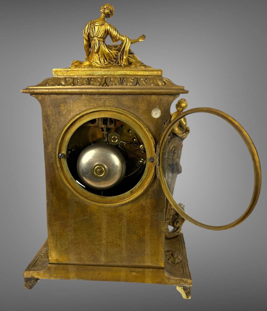PENDULE DU XIXe EN BRONZE DORÉ ET PORCELAINE DE SÈVRES A DÉCOR DE PERSONNAGES-photo-7