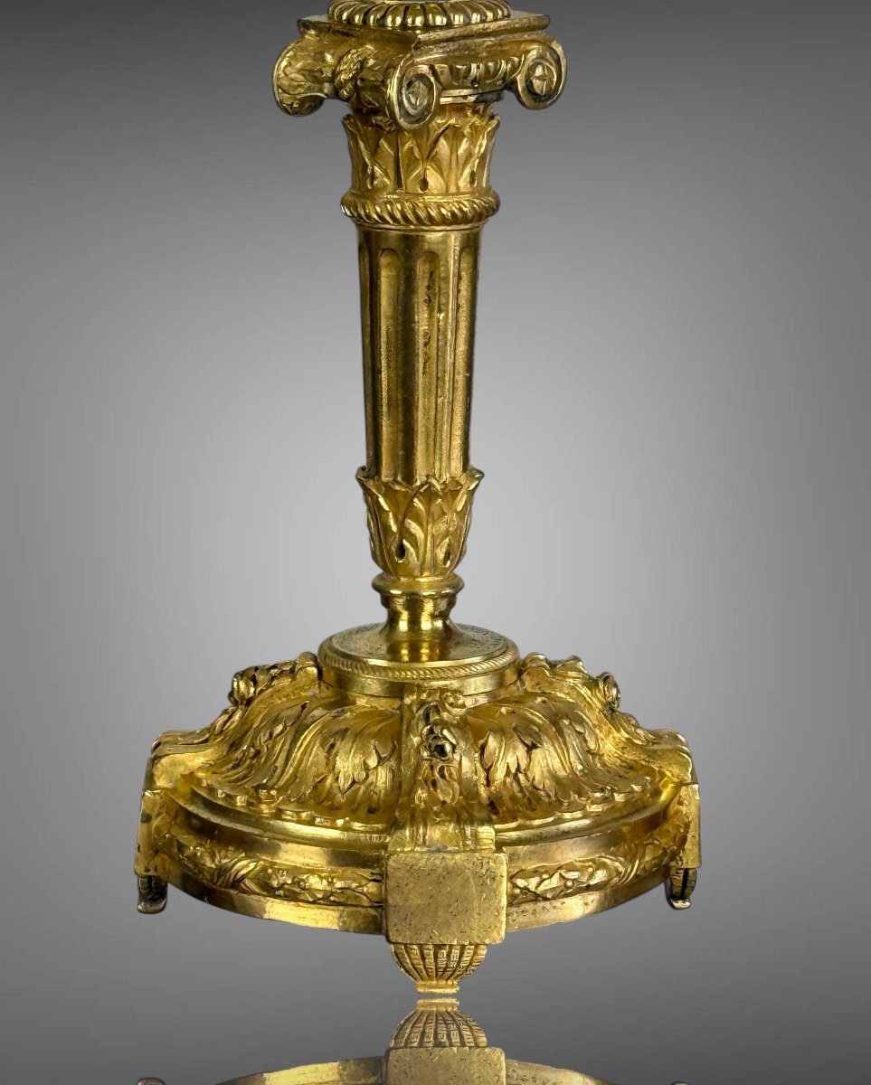 PAIRE DE BOUGEOIRS EN BRONZE DORÉ FINEMENT CISELÉ DU XIXe DE STYLE EMPIRE-photo-3
