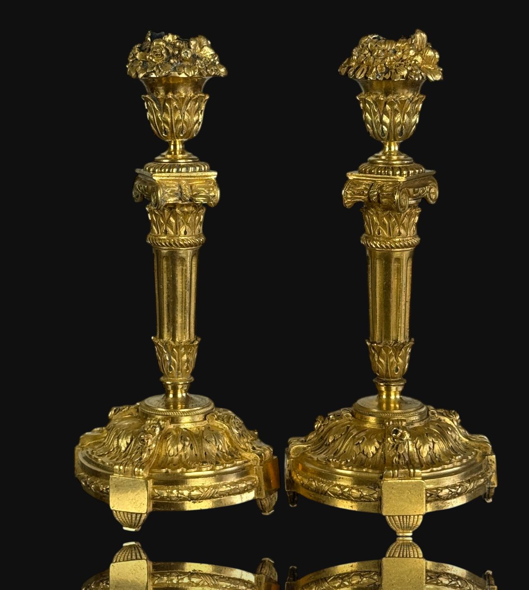 PAIRE DE BOUGEOIRS EN BRONZE DORÉ FINEMENT CISELÉ DU XIXe DE STYLE EMPIRE-photo-4