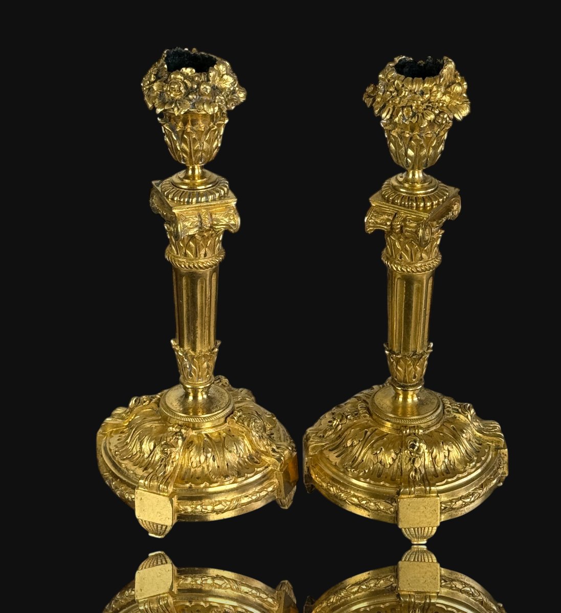 PAIRE DE BOUGEOIRS EN BRONZE DORÉ FINEMENT CISELÉ DU XIXe DE STYLE EMPIRE-photo-5