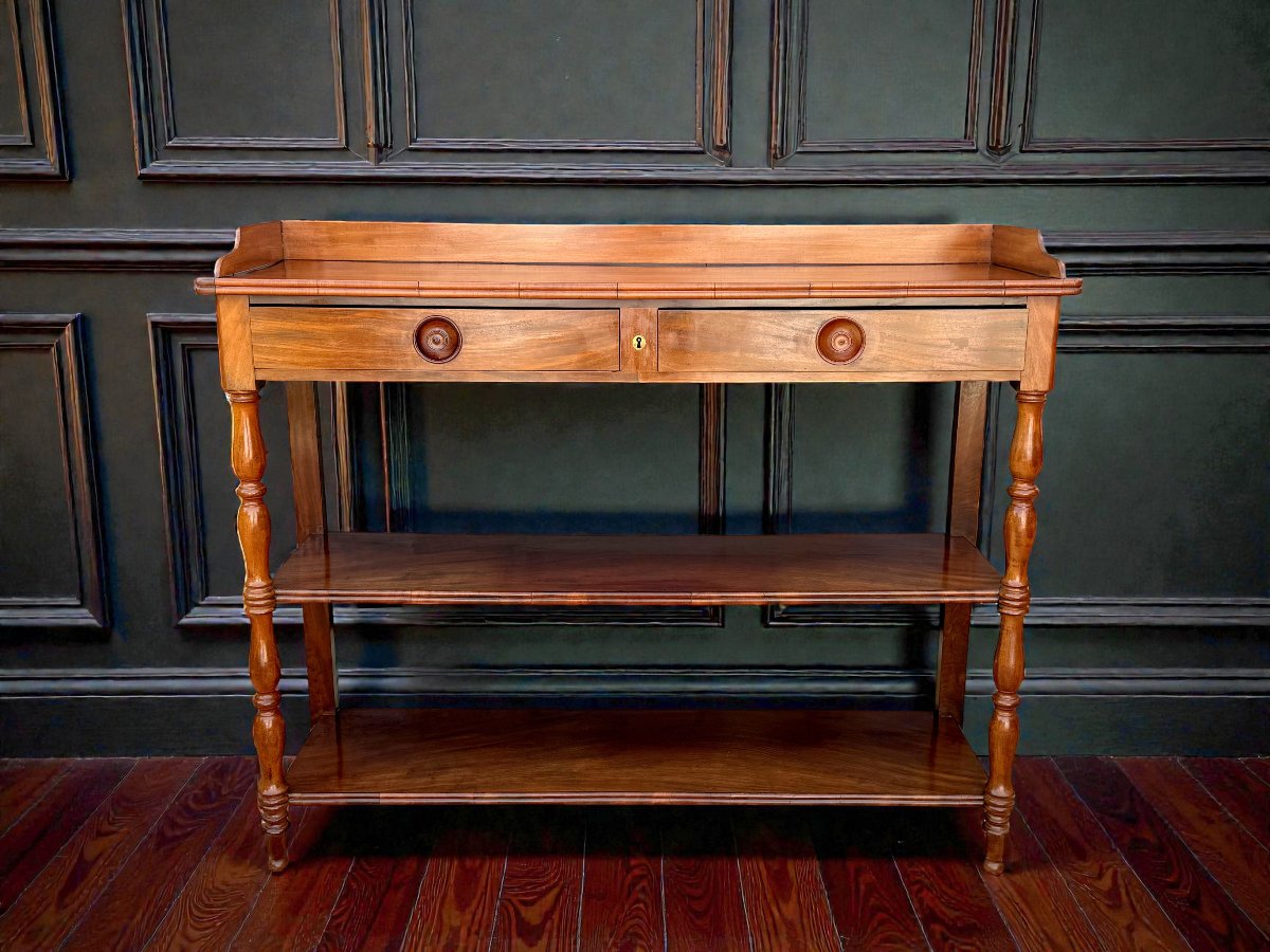 Furniture / Desserter / 19th Century Multi-level English Casewood Console