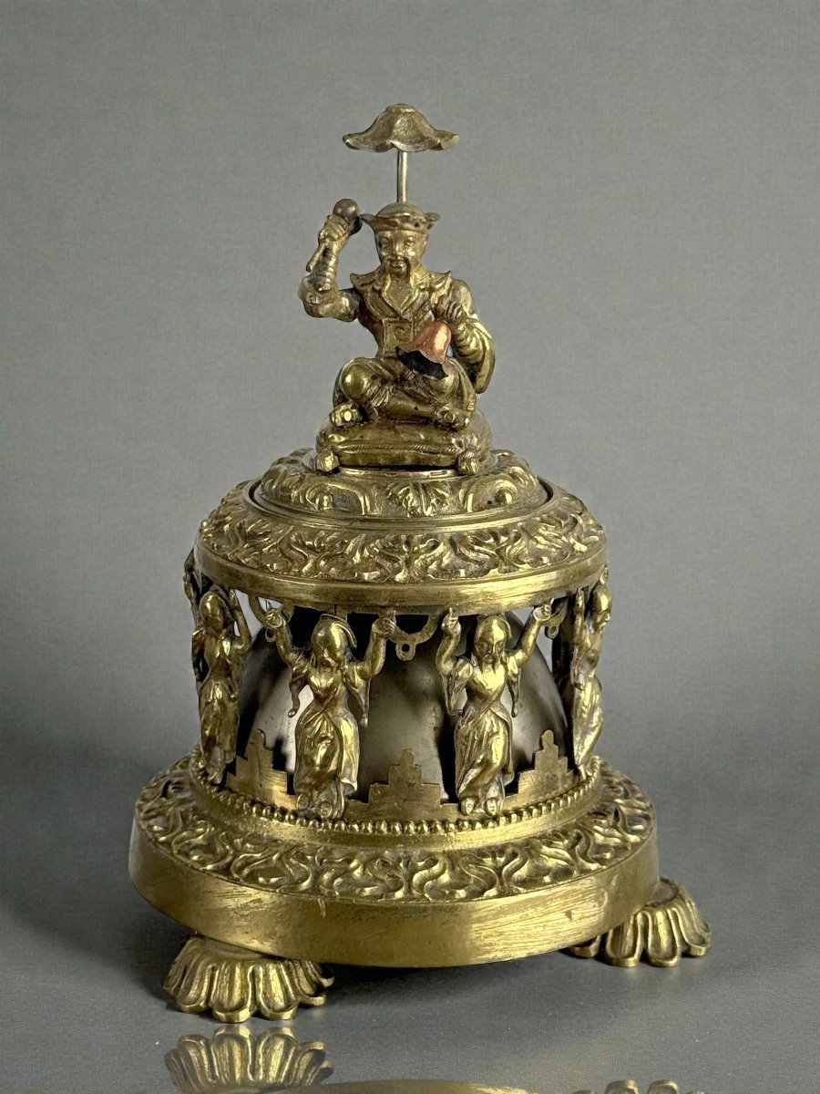 SONNETTE DE TABLE EN BRONZE DORÉ A DECOR DE CHINOISERIE FIN XIXe-photo-3
