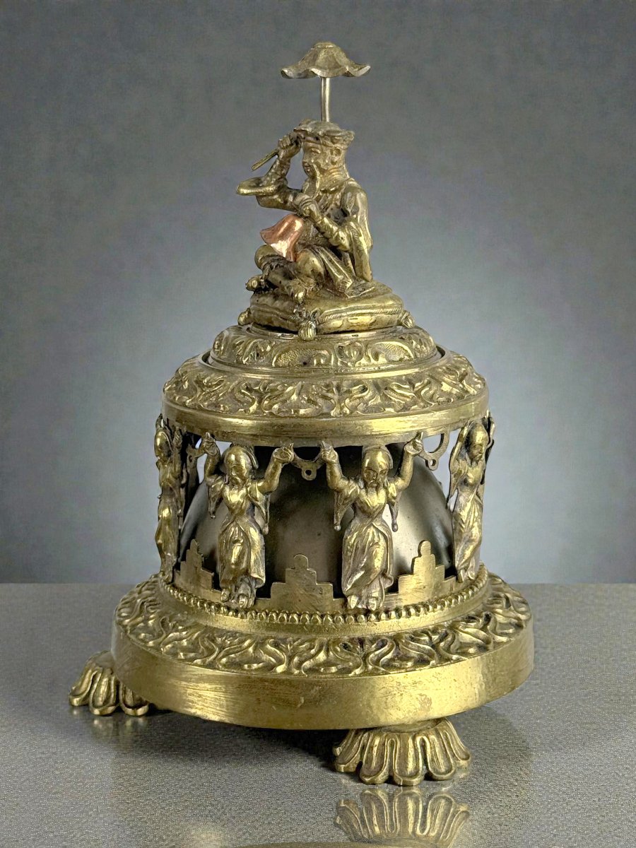 SONNETTE DE TABLE EN BRONZE DORÉ A DECOR DE CHINOISERIE FIN XIXe-photo-4