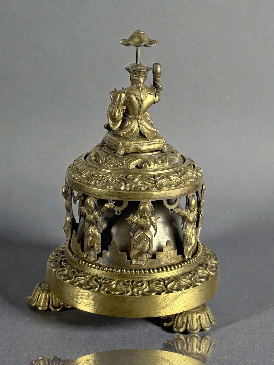 SONNETTE DE TABLE EN BRONZE DORÉ A DECOR DE CHINOISERIE FIN XIXe-photo-1