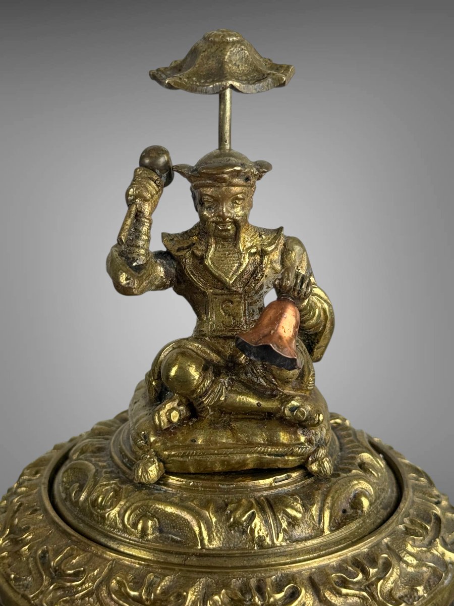 SONNETTE DE TABLE EN BRONZE DORÉ A DECOR DE CHINOISERIE FIN XIXe-photo-4