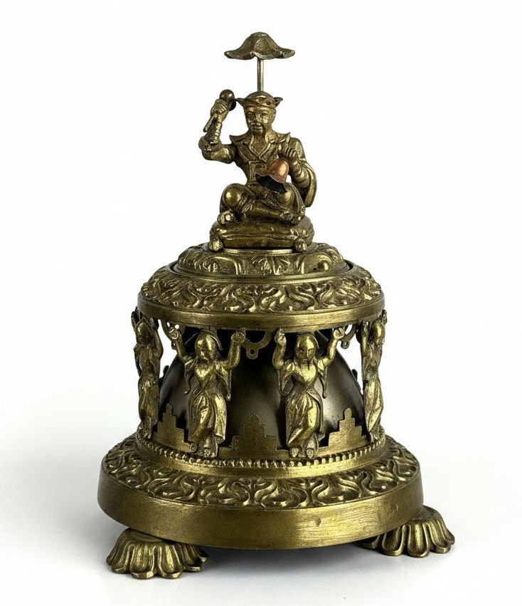 SONNETTE DE TABLE EN BRONZE DORÉ A DECOR DE CHINOISERIE FIN XIXe