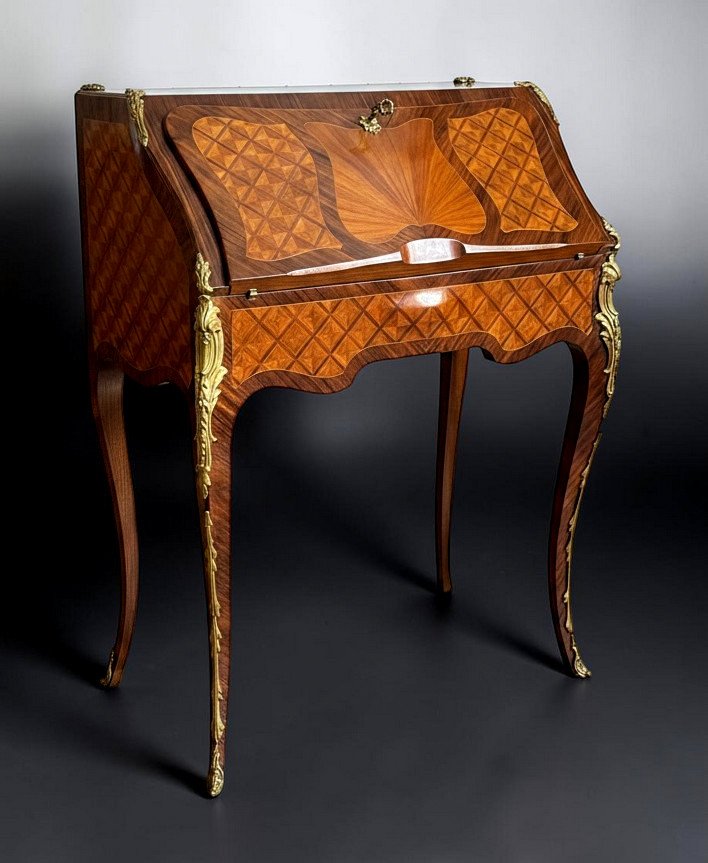 Antique Louis XV-style Donkey-back Desk In Marquetry And Gilded Bronze