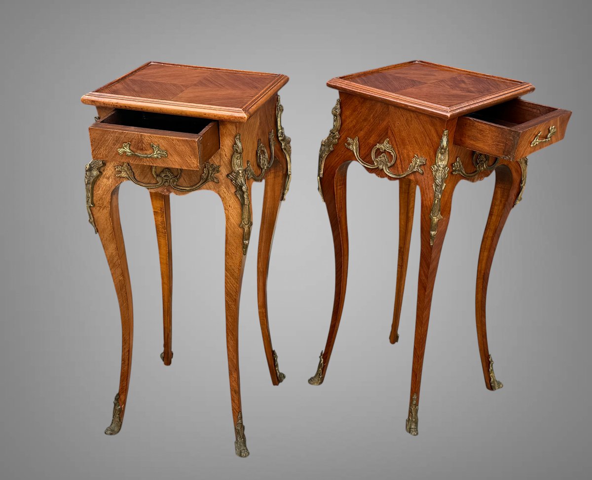 PAIRE DE TABLES D'APPOINTS / CHEVETS EN MARQUETERIE DE STYLE LOUIS XV-photo-4