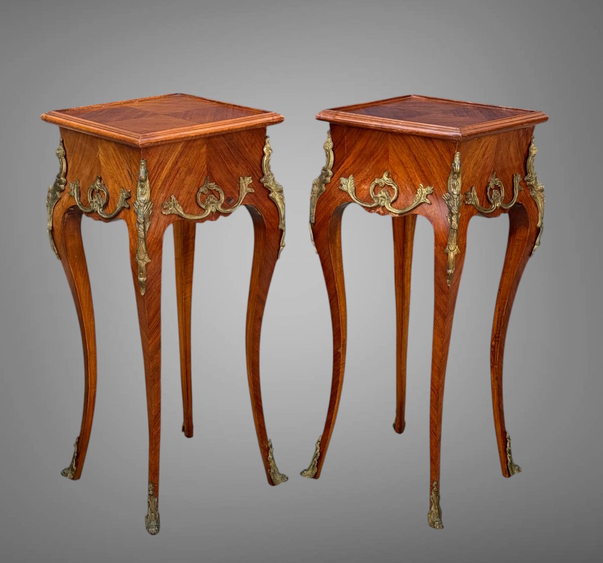 PAIRE DE TABLES D'APPOINTS / CHEVETS EN MARQUETERIE DE STYLE LOUIS XV-photo-1