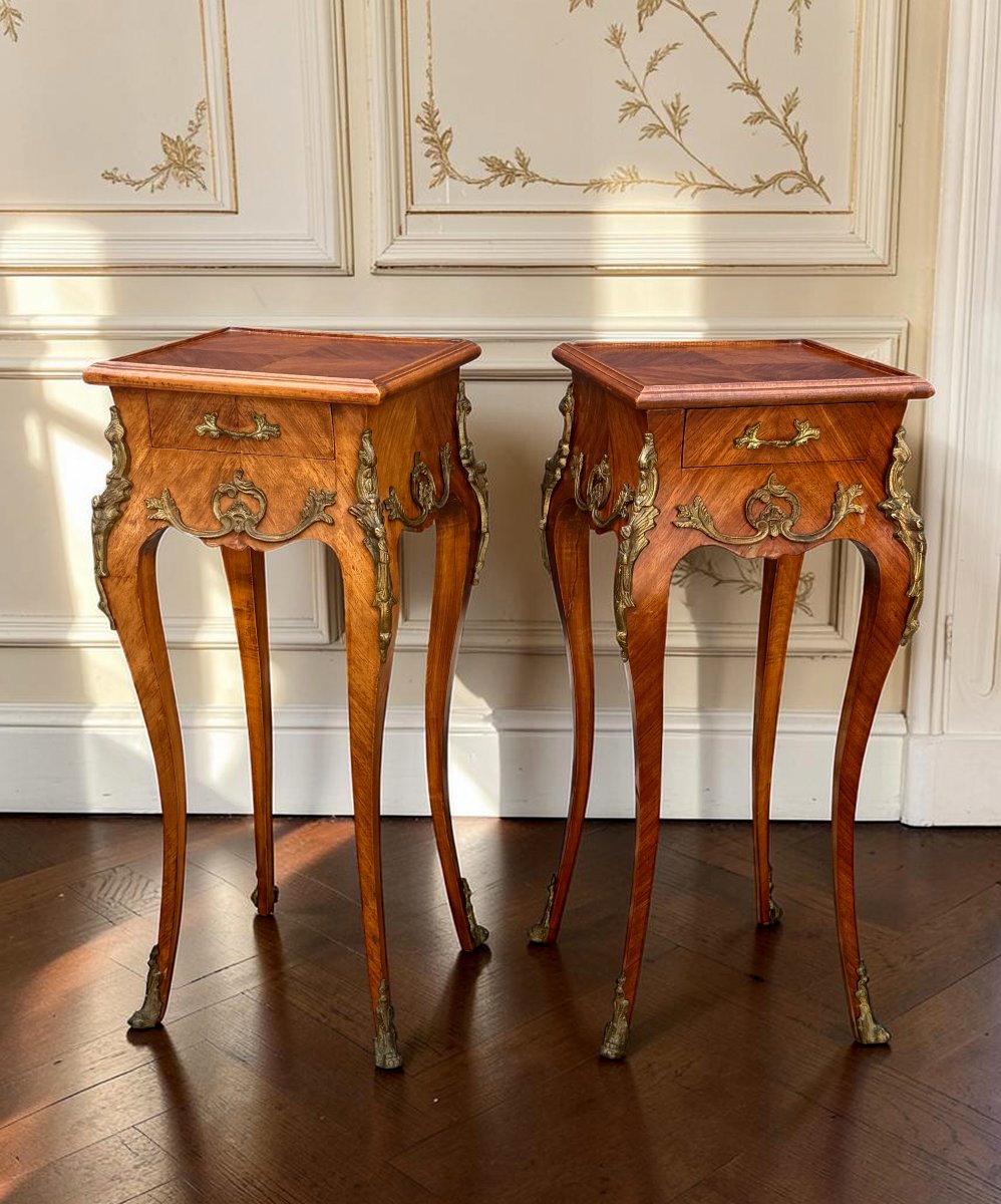 PAIRE DE TABLES D'APPOINTS / CHEVETS EN MARQUETERIE DE STYLE LOUIS XV-photo-4