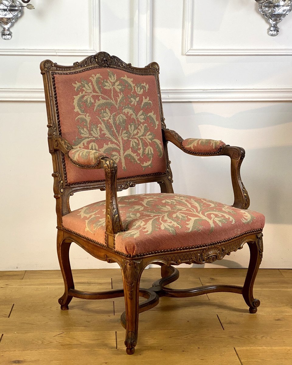 FAUTEUIL DU XIXe DE STYLE REGENCE EN NOYER SCULPTÉ TAPISSÉ-photo-1