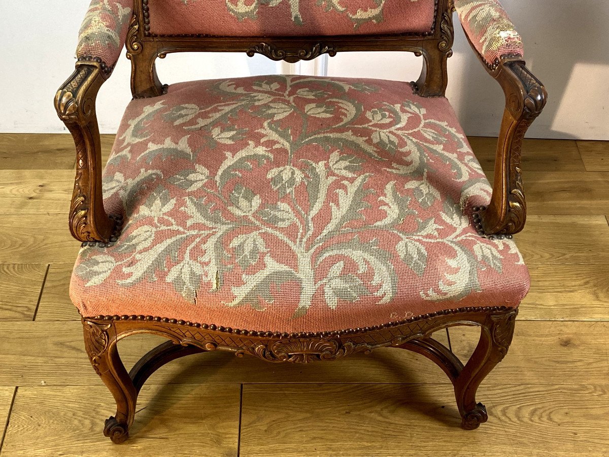 FAUTEUIL DU XIXe DE STYLE REGENCE EN NOYER SCULPTÉ TAPISSÉ-photo-7