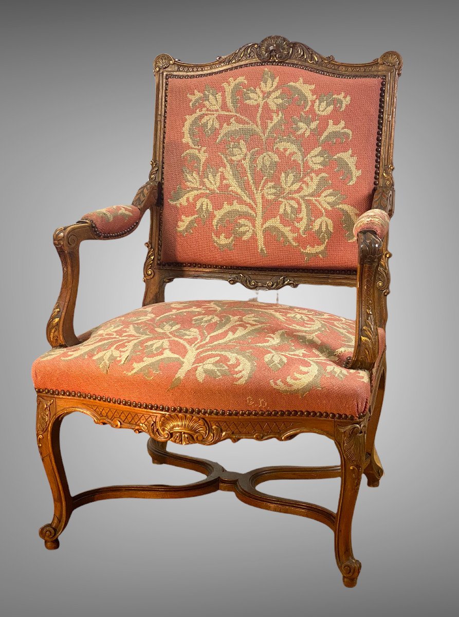 FAUTEUIL DU XIXe DE STYLE REGENCE EN NOYER SCULPTÉ TAPISSÉ