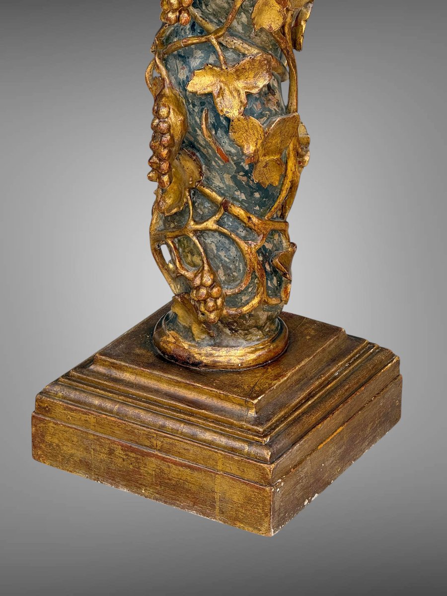 GRANDE SELLETTE EN BOIS SCULPTÉ DORÉ ET POLYCHROME A DECOR DE PAMPRES DE VIGNE-photo-4