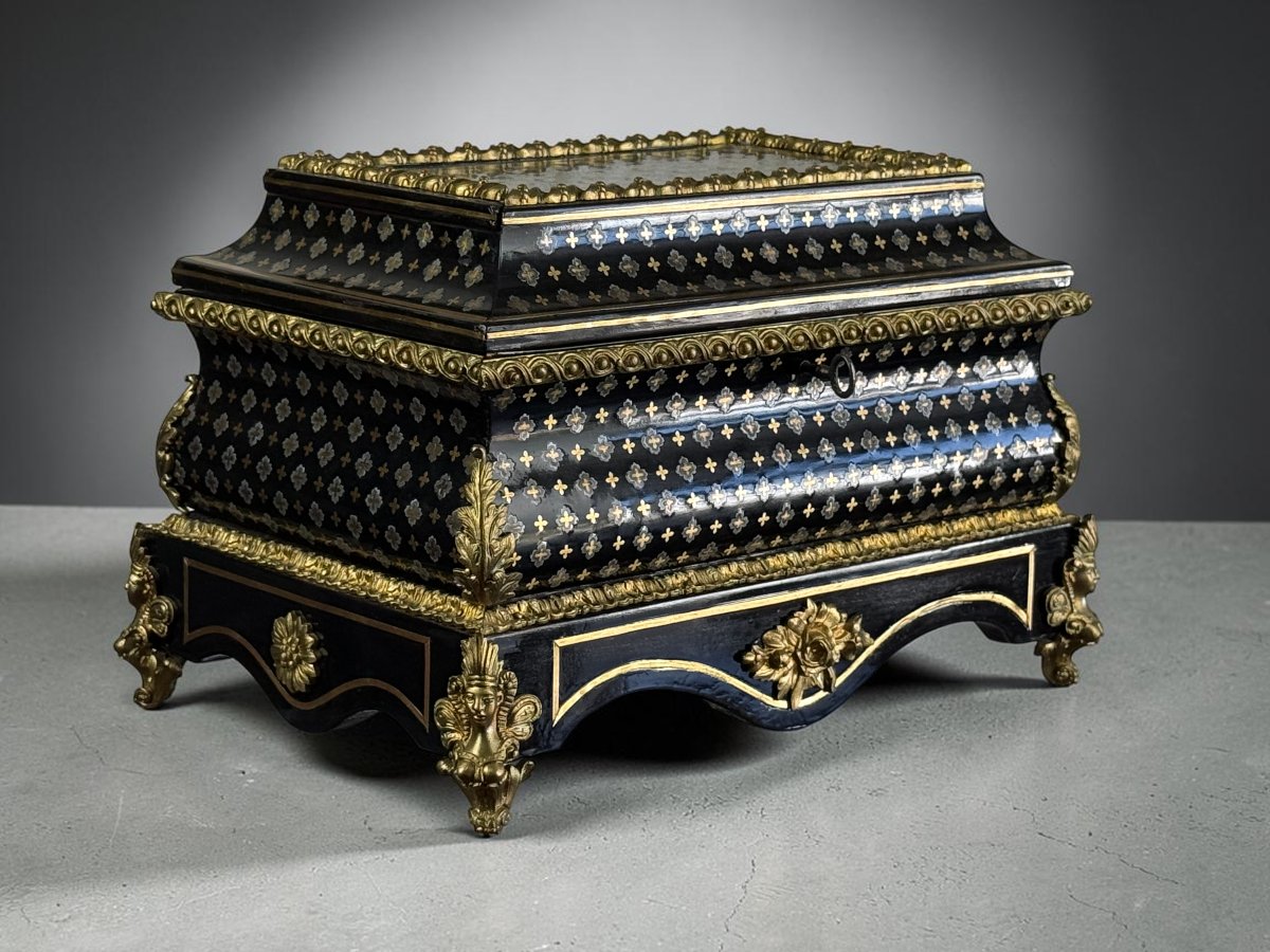 COFFRET DE MARIAGE EPOQUE NAPOLEON EN MARQUETERIE A LA REINE ORNÉ DE BRONZES