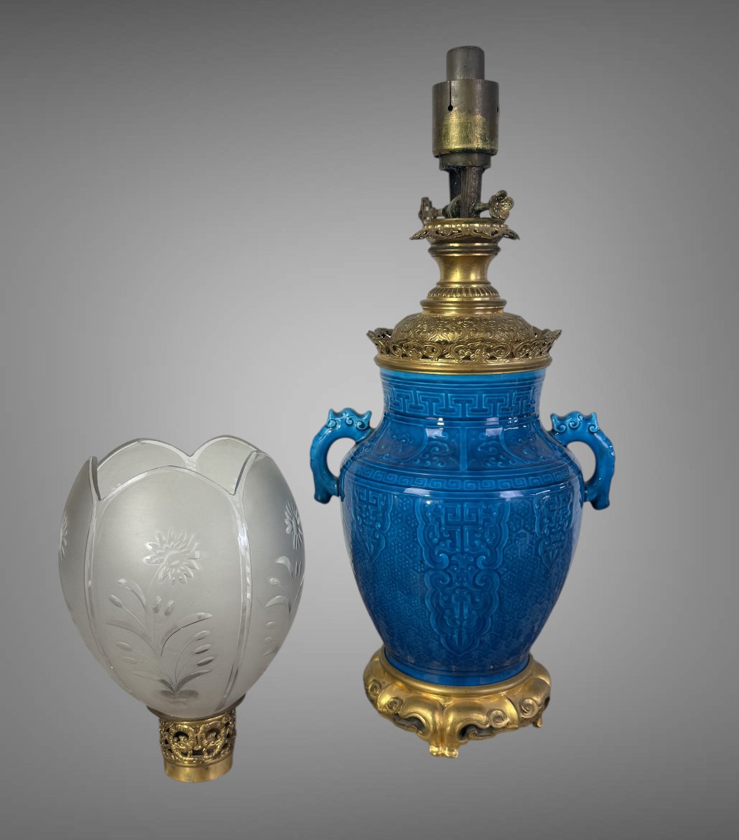 LAMPE A PETROLE EN CERAMIQUE BLEUE SIGNÉE " CH . FICQUENET SEVRES " DU XIXe-photo-3