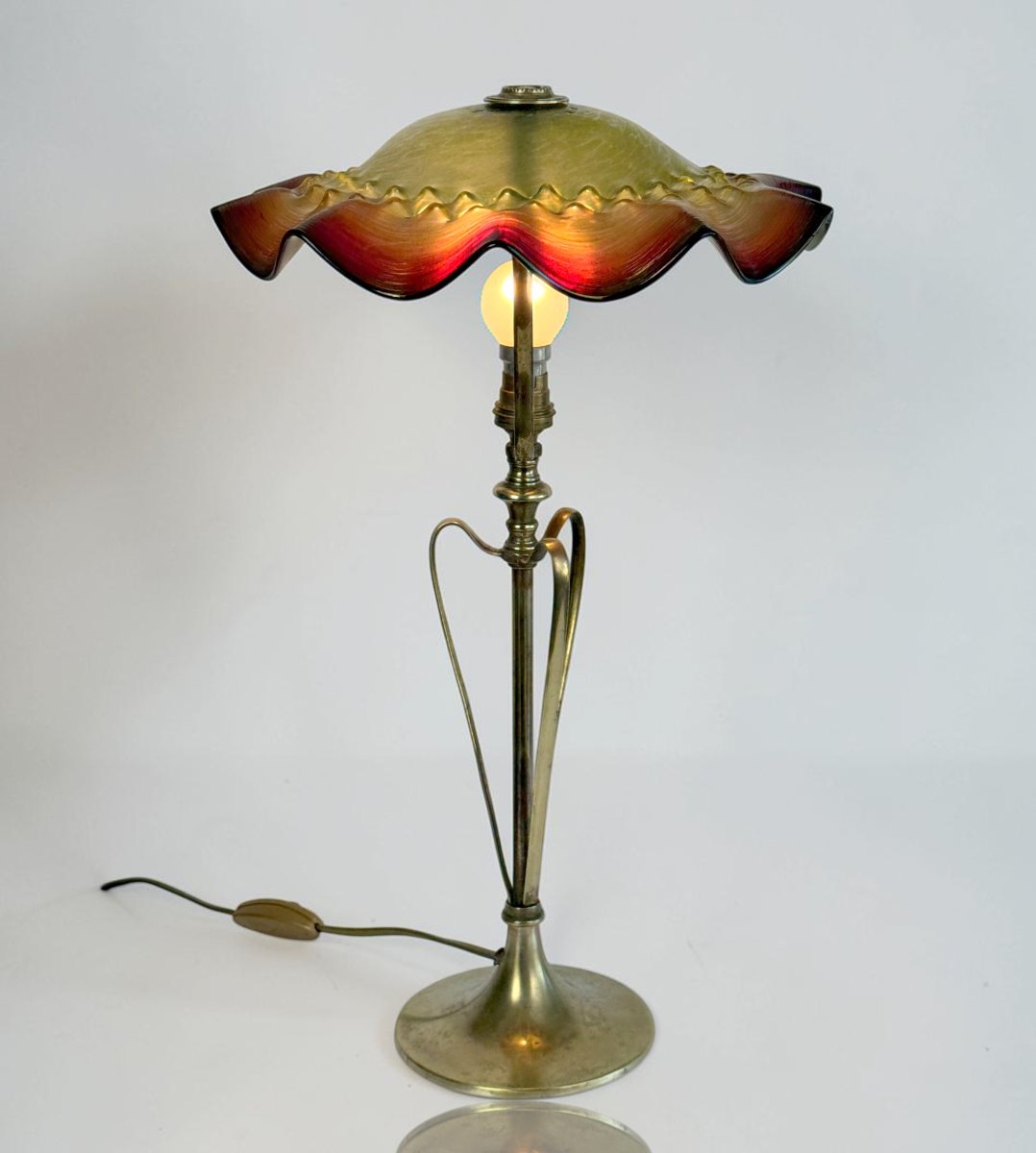 LAMPE AUTHENTIQUE EPOQUE ART NOUVEAU EN LAITON ET VERRE IRISÉ DANS L' ESPRIT LOETZ  -photo-2