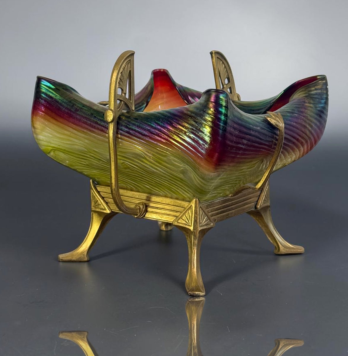 COUPE ART NOUVEAU EN VERRE IRISÉ LOETZ SUR MONTURE EN LAITON DORÉ – VERS 1900-photo-2