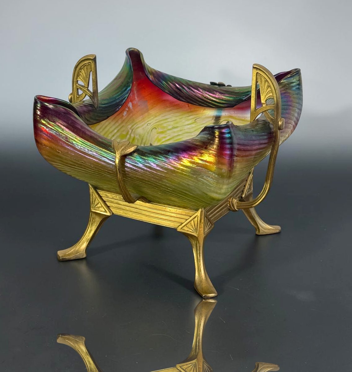 COUPE ART NOUVEAU EN VERRE IRISÉ LOETZ SUR MONTURE EN LAITON DORÉ – VERS 1900-photo-3