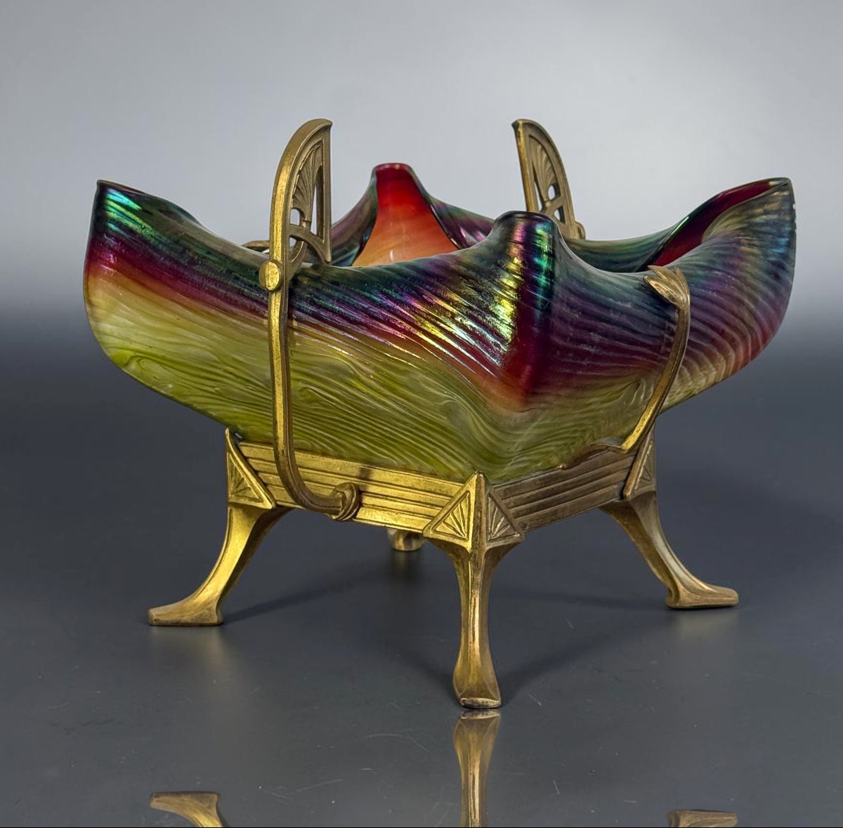 COUPE ART NOUVEAU EN VERRE IRISÉ LOETZ SUR MONTURE EN LAITON DORÉ – VERS 1900-photo-5