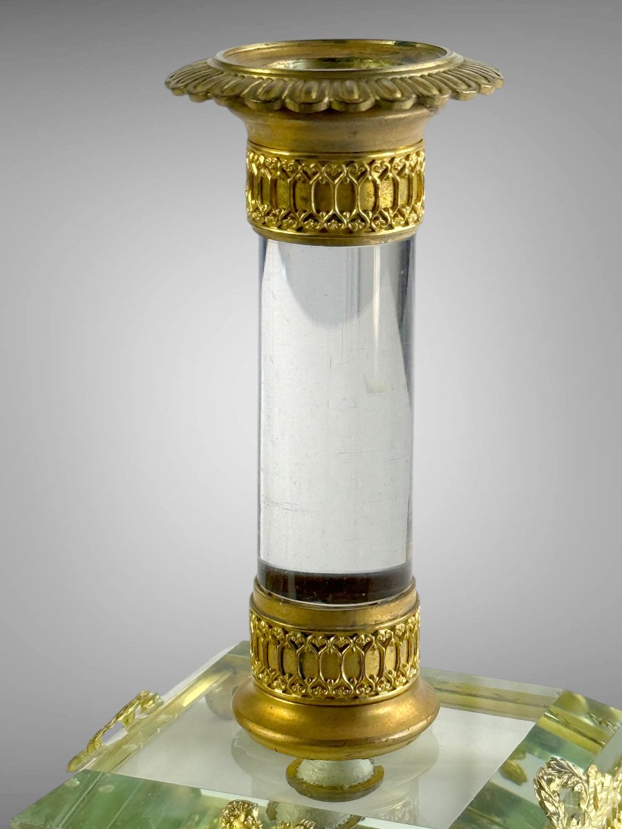 PAIRE DE BOUGEOIRS DE STYLE EMPIRE EN CRISTAL ET BRONZE DORÉ DU XIXeme SIECLE-photo-1