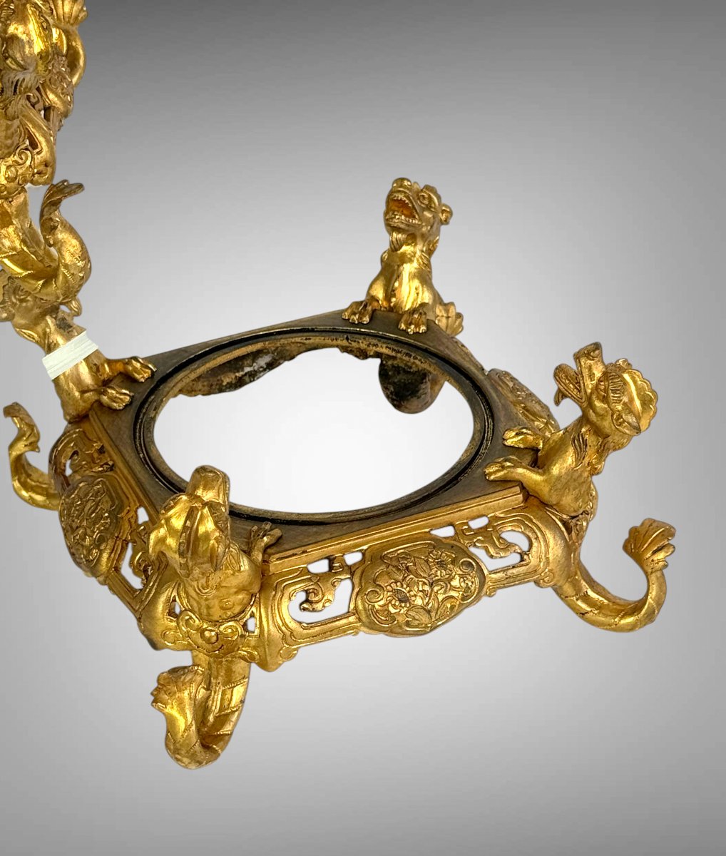 PAIRE DE SOCLES POUR VASES EN BRONZE DORÉ A DÉCOR DE DRAGON STYLE CHINOIS XIXe-photo-1