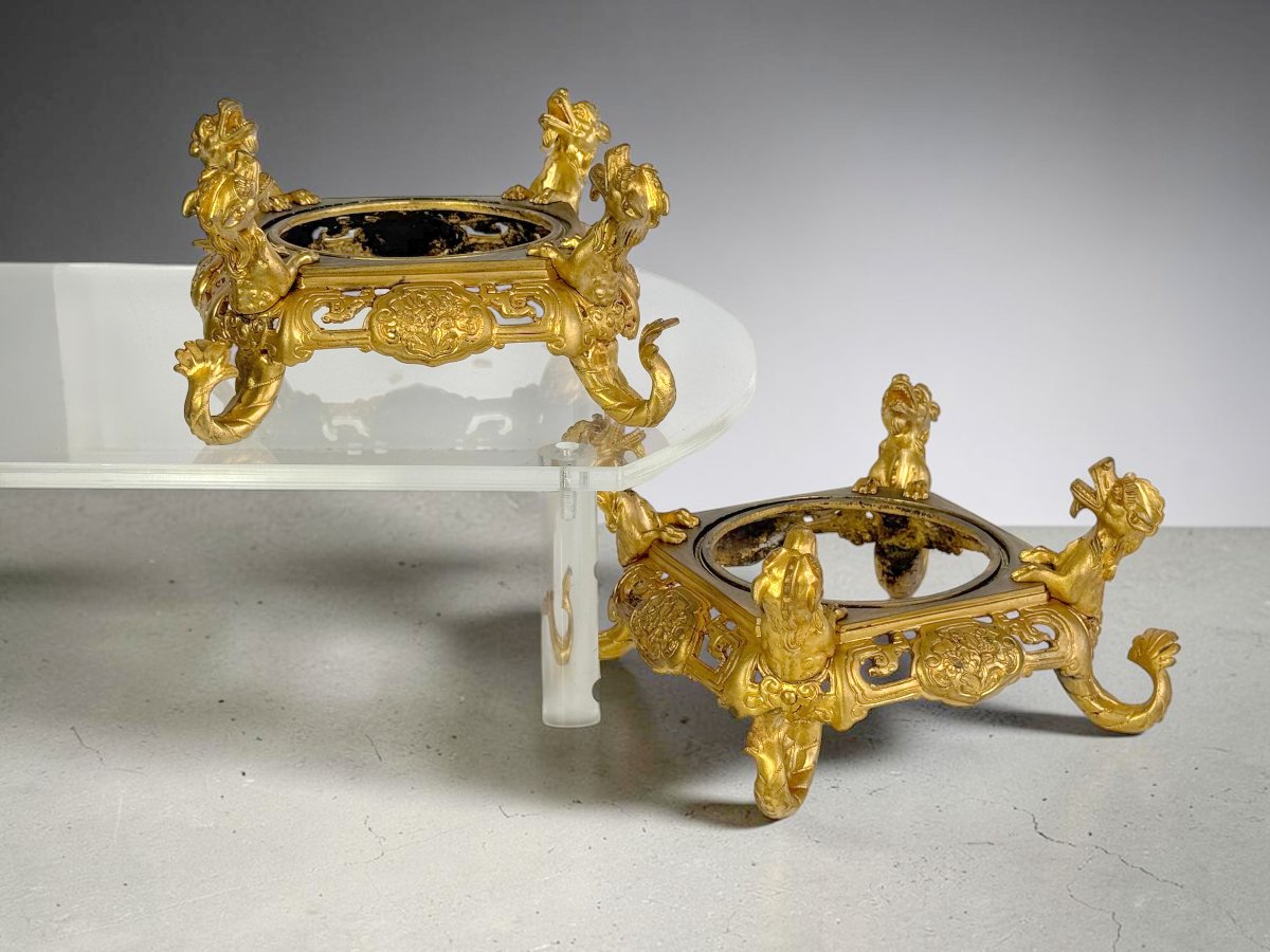 PAIRE DE SOCLES POUR VASES EN BRONZE DORÉ A DÉCOR DE DRAGON STYLE CHINOIS XIXe-photo-2
