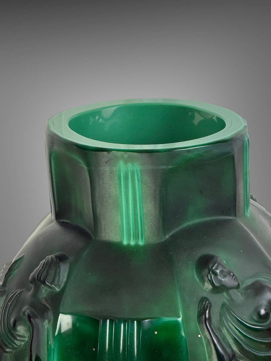 VASE ART DECO EN VERRE VERT EMERAUDE SIGNÉ DESNA DECOR DE FIGURES FEMININES-photo-2