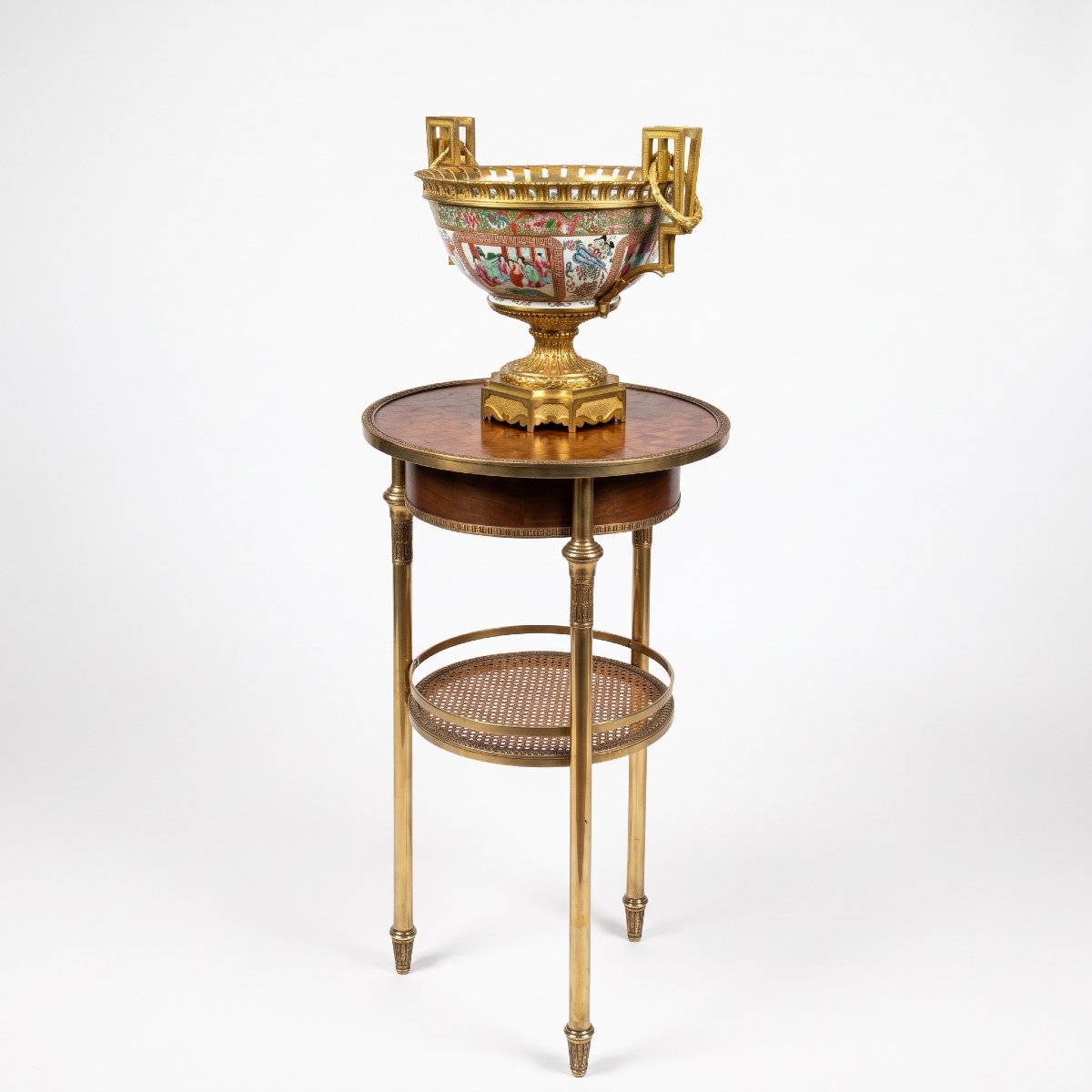 GUERIDON ROND DE STYLE LOUIS XVI EN BRONZE DORÉ /MARQUETERIE DE BOIS ET CANNAGE-photo-1