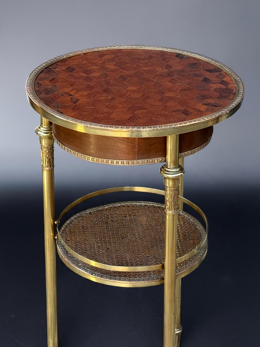 GUERIDON ROND DE STYLE LOUIS XVI EN BRONZE DORÉ /MARQUETERIE DE BOIS ET CANNAGE-photo-3
