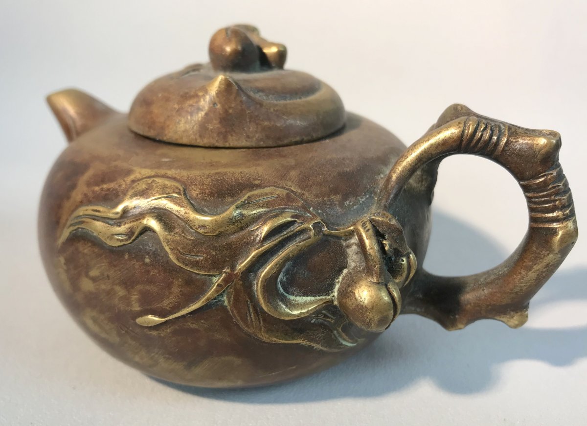 THÉIÈRE ANCIENNE EN BRONZE ASIATIQUE AVEC SON CACHET SUR LE DESSOUS 