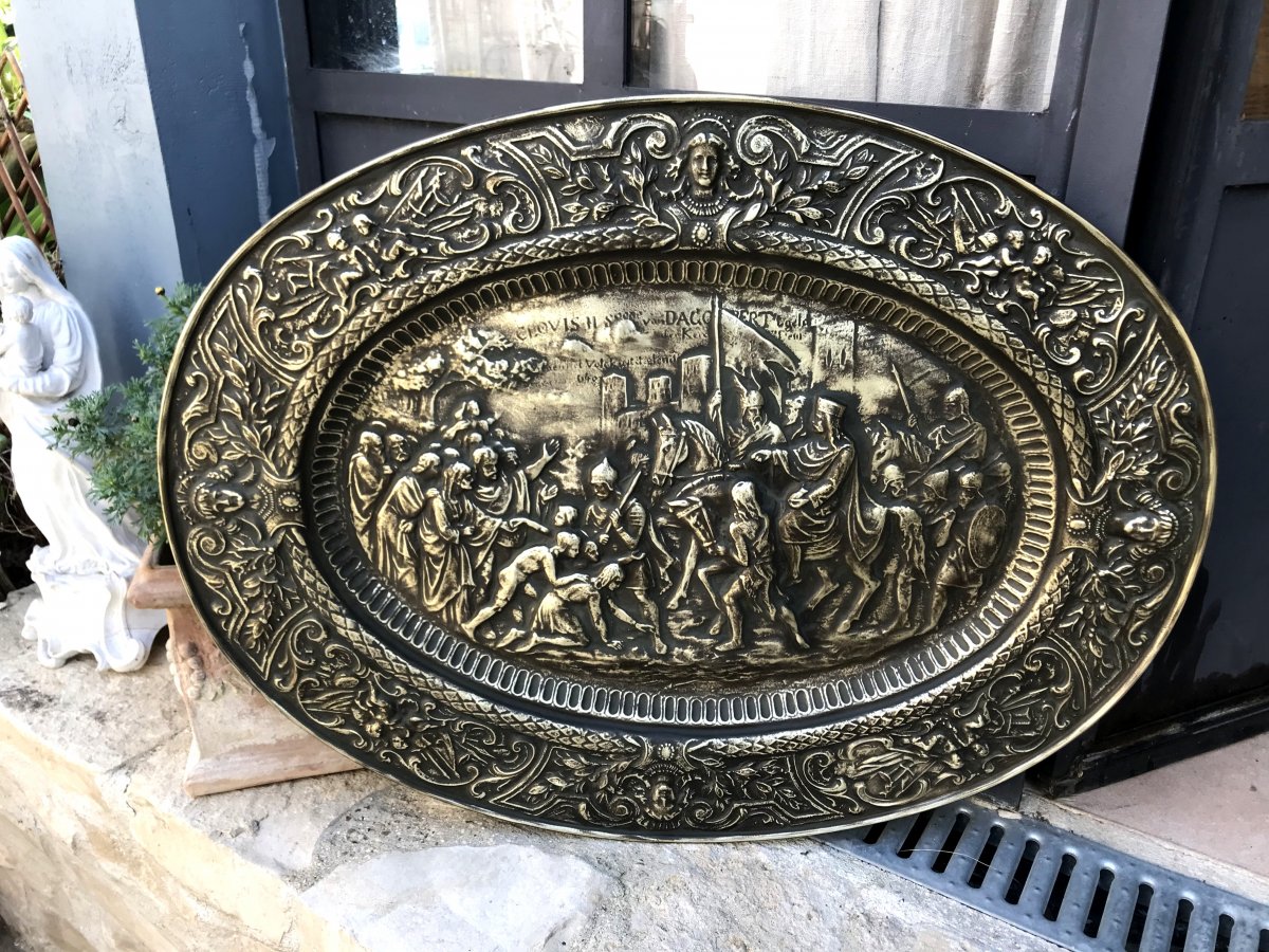 Large Oval Oval Tray From The 19th In Repusted Copper "le Batheme De Clovis"-photo-1