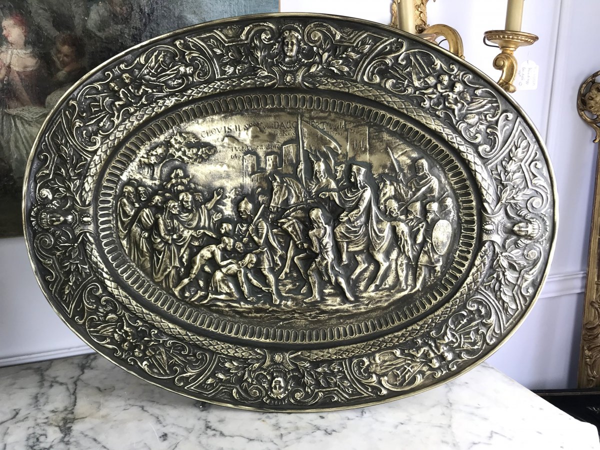 Large Oval Oval Tray From The 19th In Repusted Copper "le Batheme De Clovis"