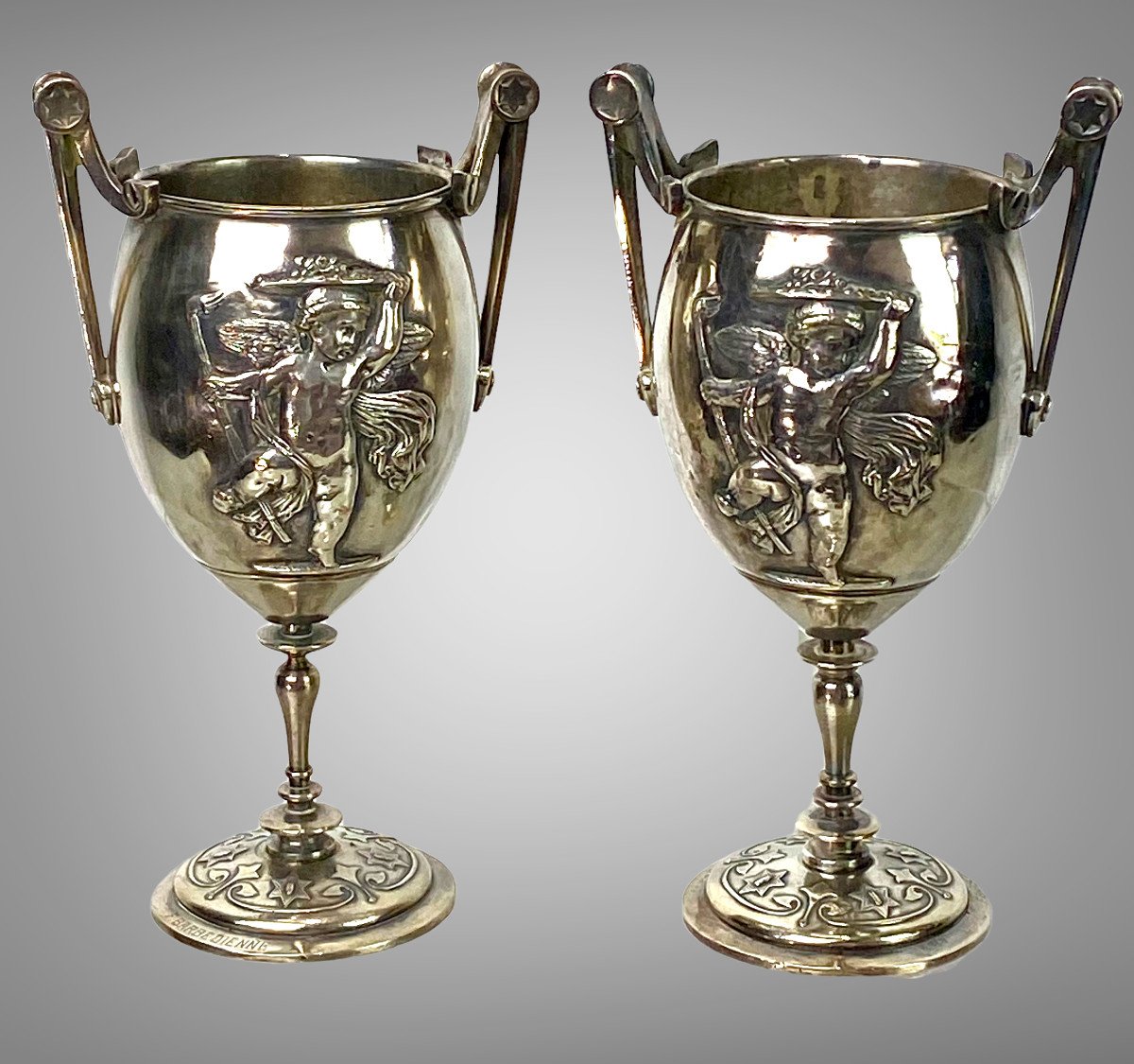 Ferdinand Barbedienne 1810/ 1892  Paire De Coupes En Bronze Argenté Du 19 Eme  à Décor De Putti