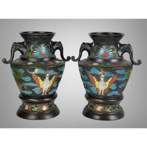 Paire De Vases De La Fin Du XIXe En Bronze Et émaux Cloisonnés Polychromes