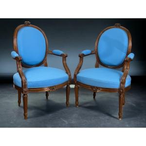 Pair Of 18th Century Louis XVI Armchairs In Carved Molded Walnut / Upholstered