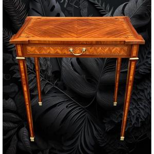 Petit Bureau Ancien De Style Louis XVI En Marqueterie Ouvrant Par Un Tiroir