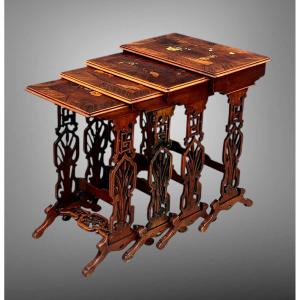 Serie De 4 Tables Gigognes Japonisantes Attribué A " Dai-nippon 1889 " A Paris