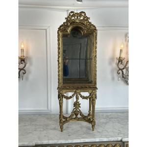 PETITE VITRINE SUR PIEDS XIXe EN BOIS SCULPTÉ ET DORÉ DE STYLE LOUIS XV
