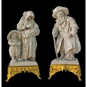 PAIRE DE PERSONNAGES XIXe EN PORCELAINE DE SEVRES AVEC MONTURE EN BRONZE DORÉ 