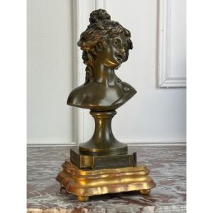 BUSTE DE JEUNE FEMME EN BRONZE A PATINE VERTE SIGNÉ " CLODION 1738 - 1814 "