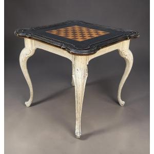 TABLE A JEUX EN BOIS PATINÉ AVEC SON PLATEAU REVERSIBLE DE STYLE LOUIS XV