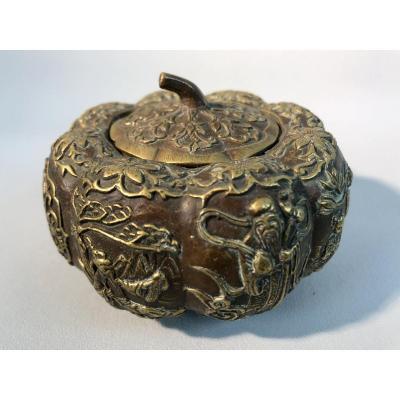 Pot Ancien En Bronze Asiatique En Forme De Pomme Avec Cachet Sur Le Dessous 