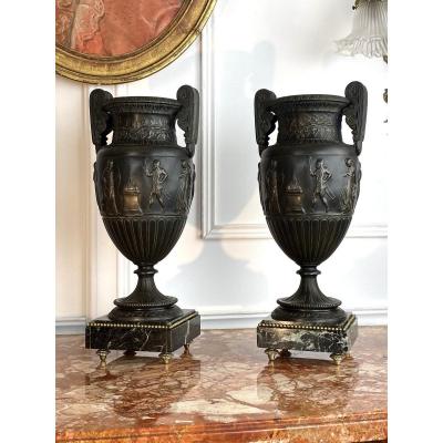 Paire De Vases Balustre Du XIXe En Regule A Decor De Personnages A L Antique 