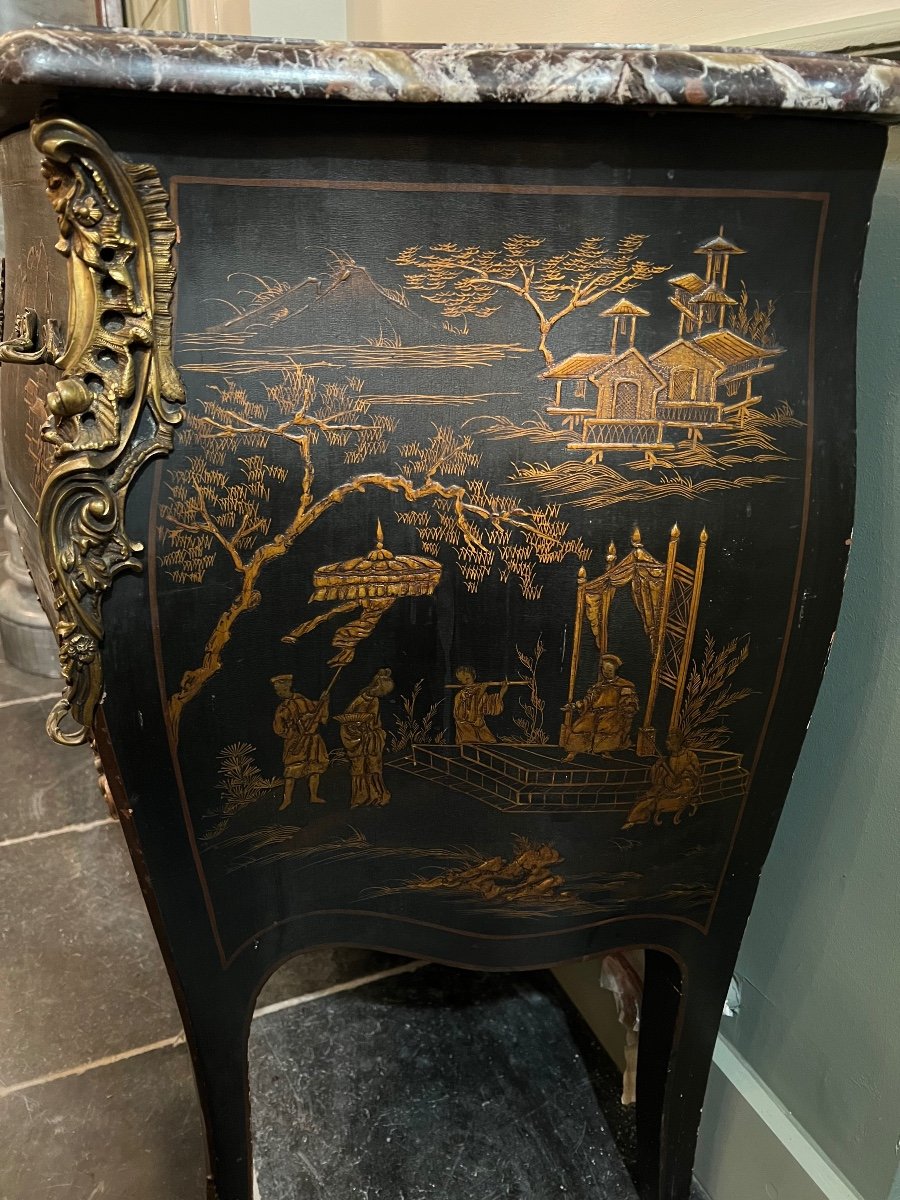 Commode Sauteuse De Style Louis XV En Laque De Chine Et Bronzes Doré-photo-2