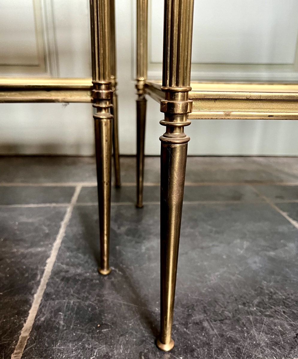 Paire de bouts de canapé en bronze avec plateau en faux cuir et mirror oxydés -photo-3