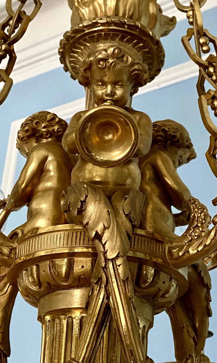 D’après Gouthière, lustre dit Arabesque aux enfants musiciens en bronze doré de style Louis XVI-photo-3