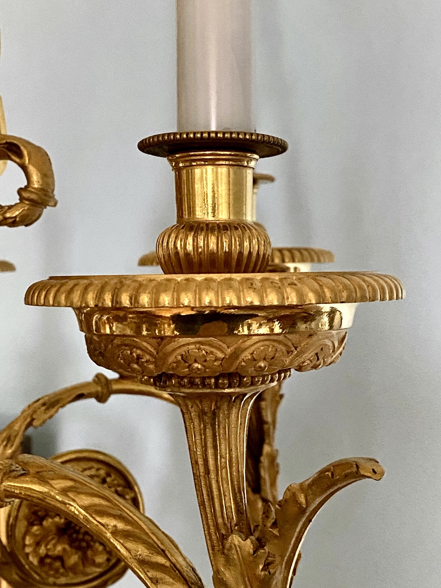 D’après Gouthière, lustre dit Arabesque aux enfants musiciens en bronze doré de style Louis XVI-photo-3