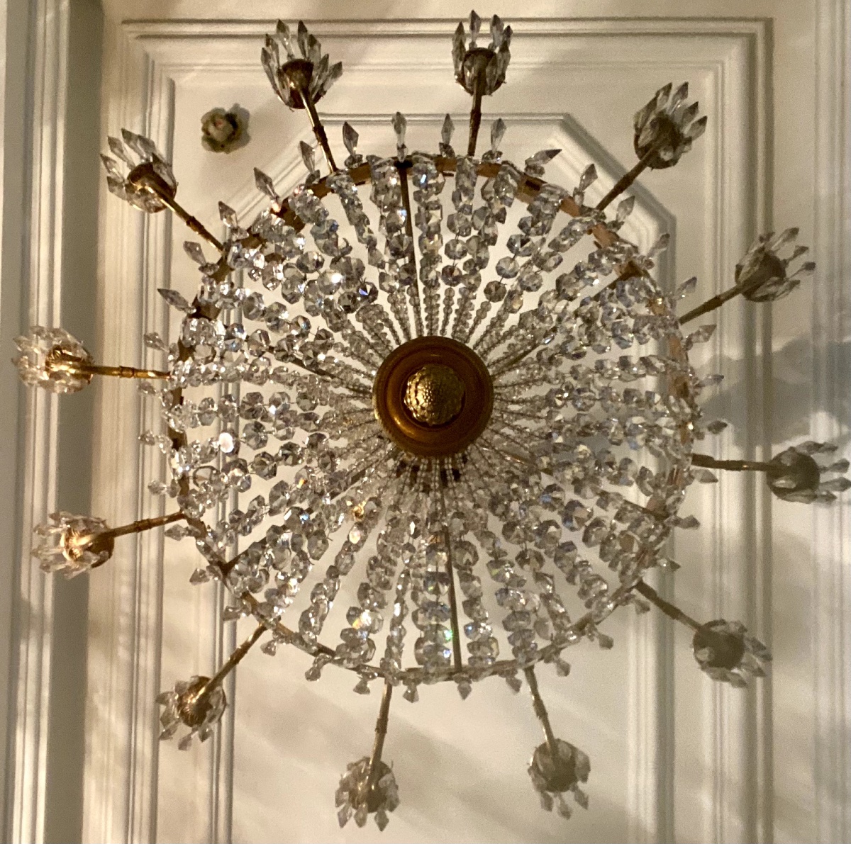 A Late Empire Chandelier With Twelve Lights In Gilt Bronze And Cut Crystal-photo-3